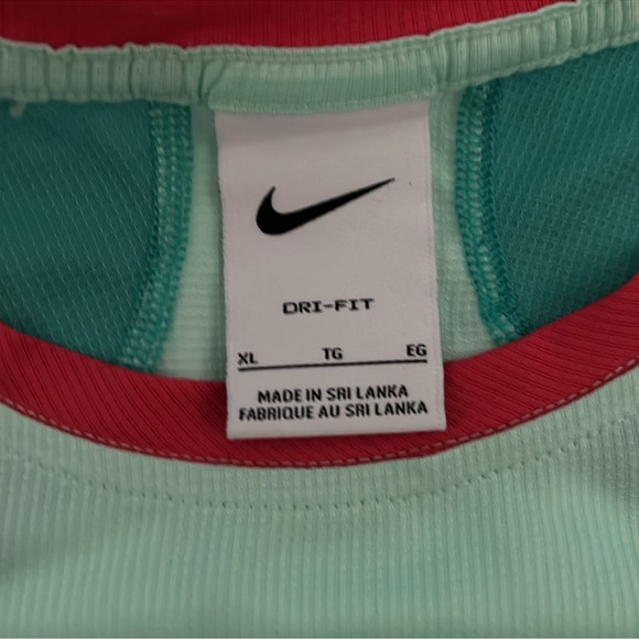 Nike bundle of 3 -
2 Tshirts and 1 zip up windbreaker - Picture 11 of 12